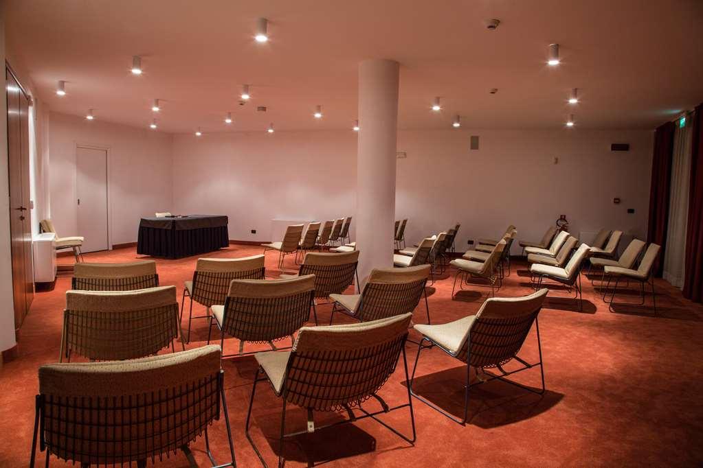 Aparthotel Catania Hills 4*